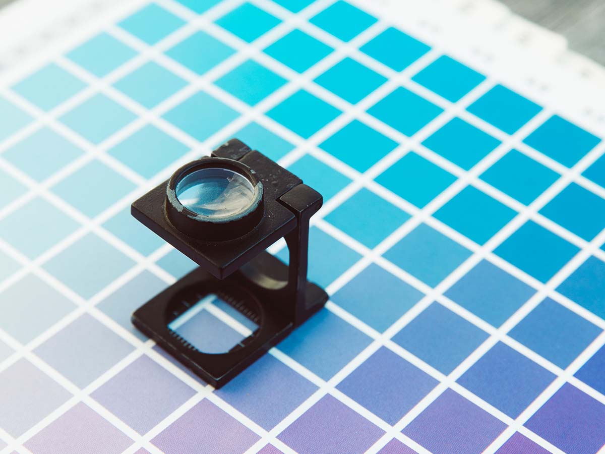 A magnifying glass used for selecting printing color